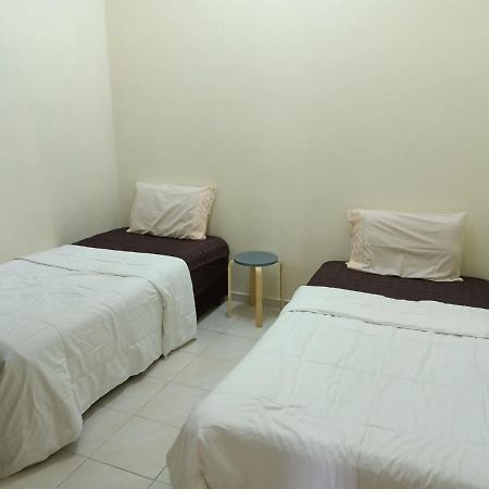Oyo Home 90419 Sahar Guesthouse Malacca Eksteriør billede