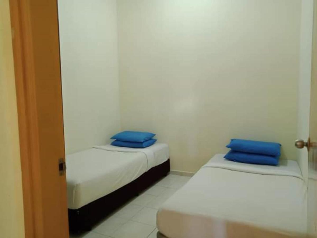 Oyo Home 90419 Sahar Guesthouse Malacca Eksteriør billede