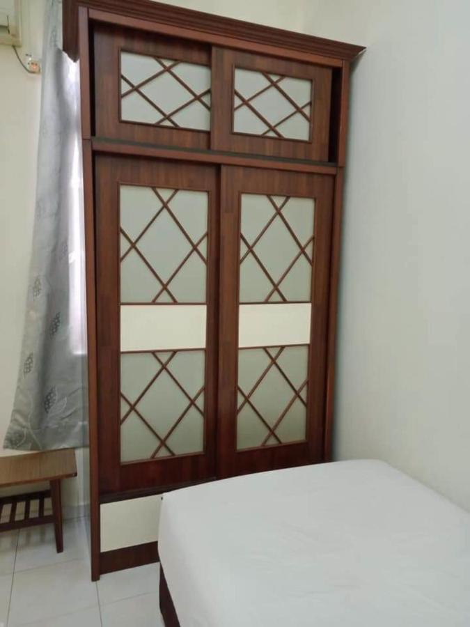 Oyo Home 90419 Sahar Guesthouse Malacca Eksteriør billede